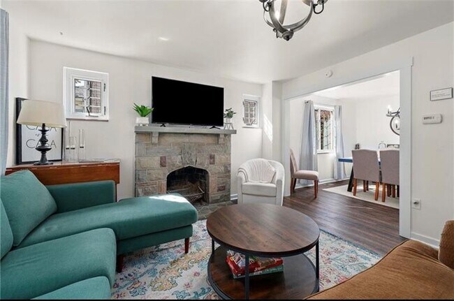 Photo - 327 Chestnut St