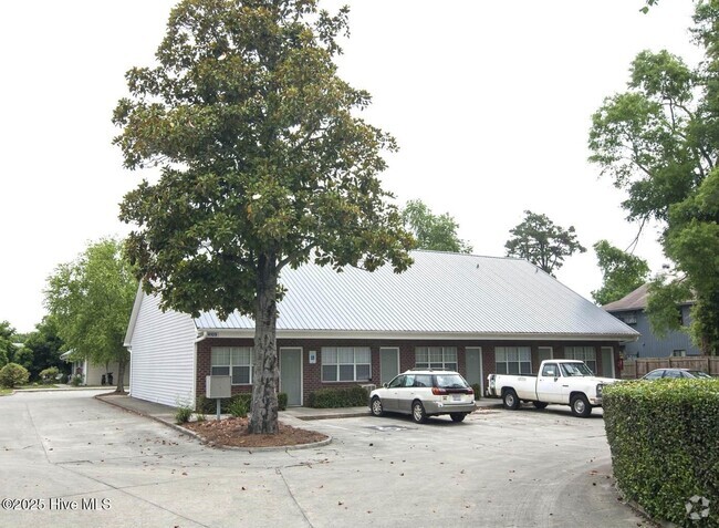 Building Photo - 4105 Spirea Dr Unit D Rental