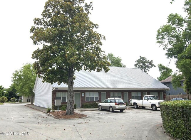 Building Photo - 4109 Spirea Dr Unit H Rental