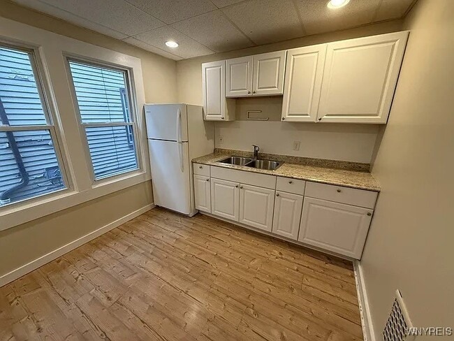 Photo - 76 Vernon Pl