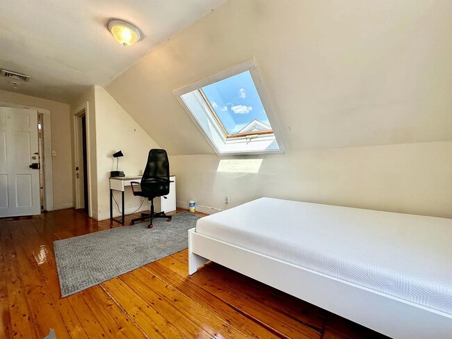 Photo - Large 8-Bed, 3.5 Bath House in Allston- Perfect for Students