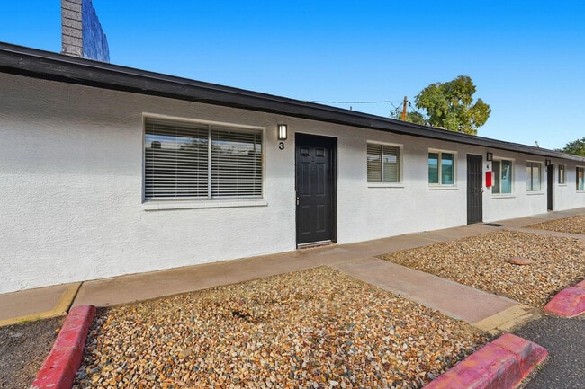 Building Photo - 4329 N Longview Ave Unit 2