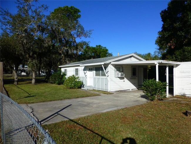 Photo - 2007 Cemetery Rd House