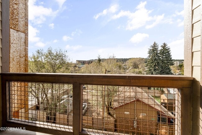 Photo - 207 S Beaver St