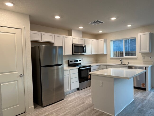 Photo - 4 Bed 2.5 Ba 2 Story 2 Car