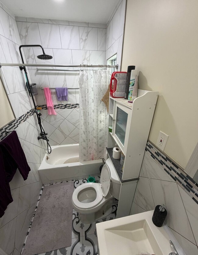 Building Photo - 1141 Beach Ave