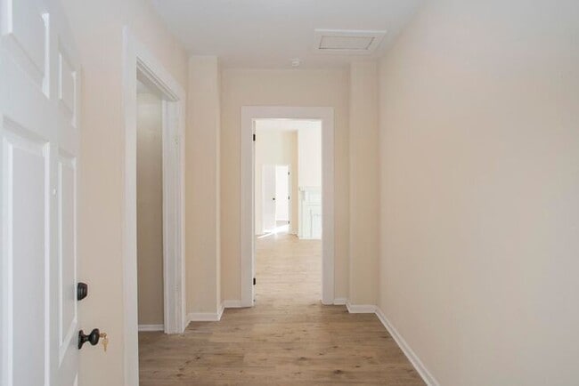 Photo - $400 Off First Month! LOCATION! Charming 1/1 Bed Bath Downtown!