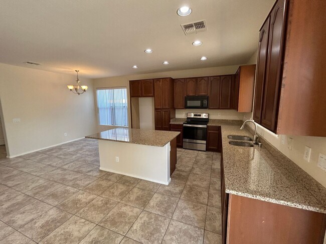 Photo - 3911 S 100th Glen