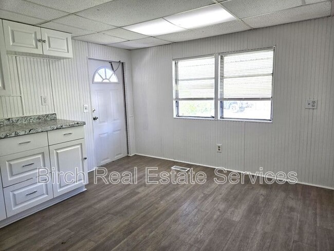 Photo - 7106 Commons Blvd