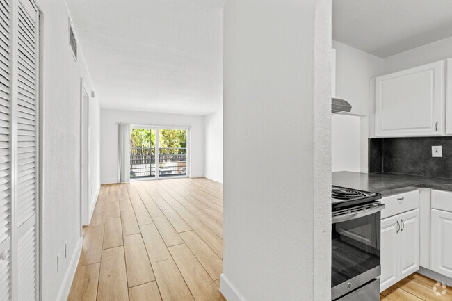 2 BR, 1 BA - 725SF - Entrance