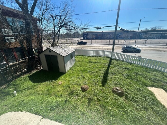 Photo - 421 Sidney St