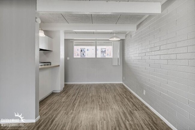 Photo - Beautifully Renovated 2Bdm 2Ba Apartment in Phoenix - MI Special