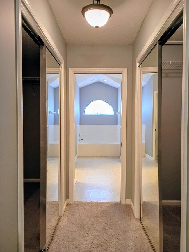 Building Photo - 1392 Hawks Crest Dr