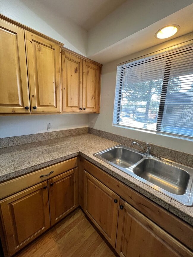 AVAILABLE NOW! Village at University Heigh... - AVAILABLE NOW! Village at University Heigh... Condo
