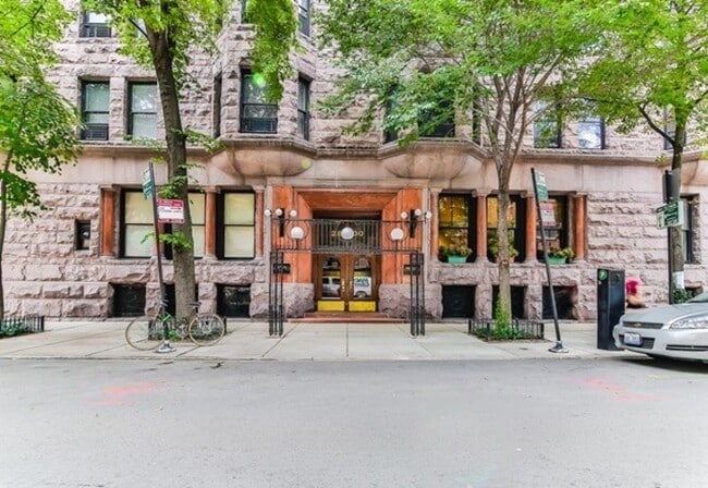 Photo - 2800 N Pine Grove Ave Unit 6G