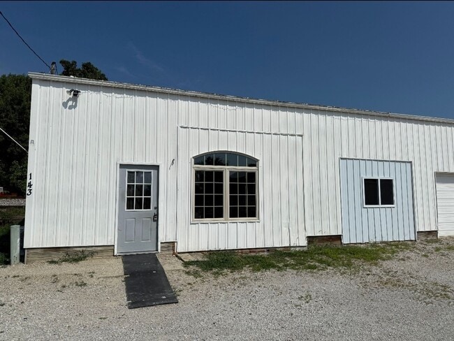 Building Photo - Blue Mound 1 bed, 1 bath Rental