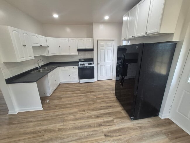 Photo - 143 Kenton St