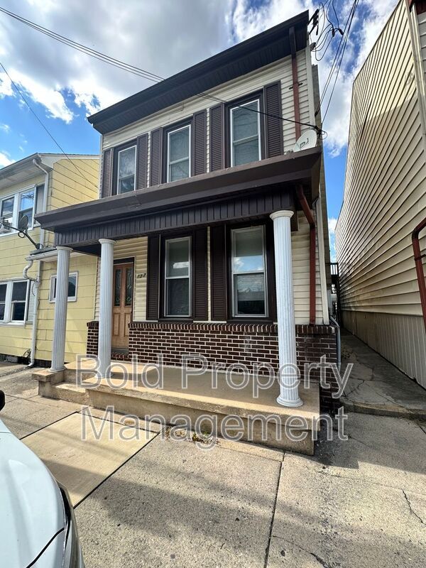 Photo - 137 Mifflin St House