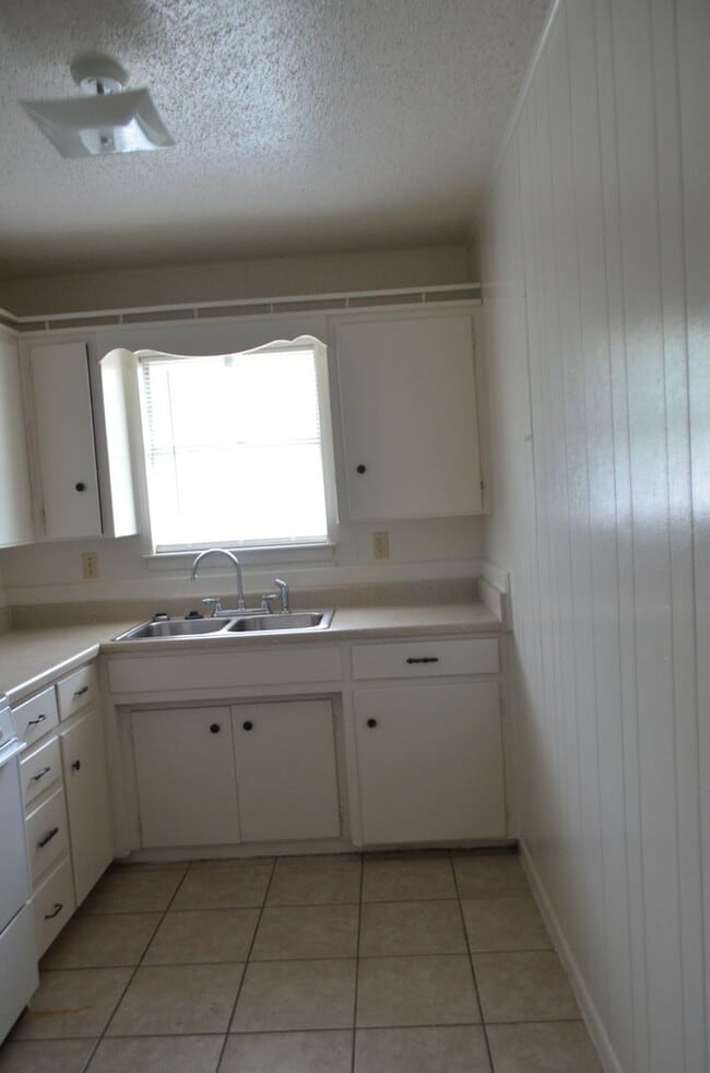 Photo - 303 E Avenue A Unit B - 303 E Ave A