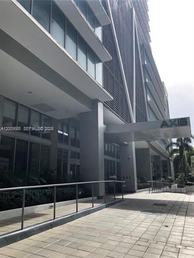 Photo - 79 SW 12th St Unidad 79 SW 12th St # 1601-S