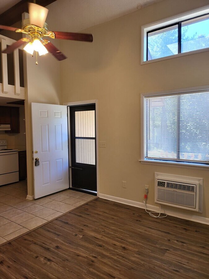 Photo - 2800 Garvin Rd NW Unit Apt A