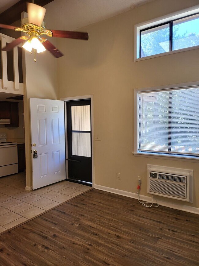 2800 Garvin Rd NW Unit A