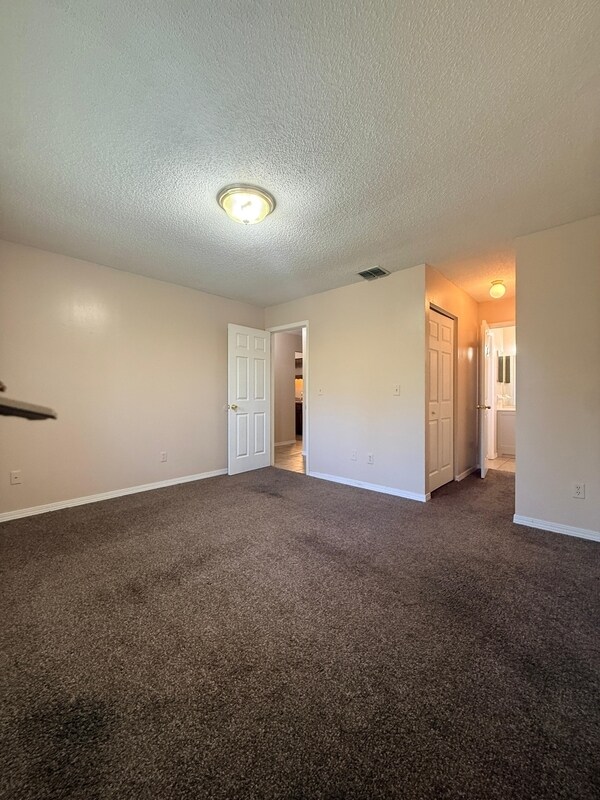 Photo - 470 Crabapple Ct