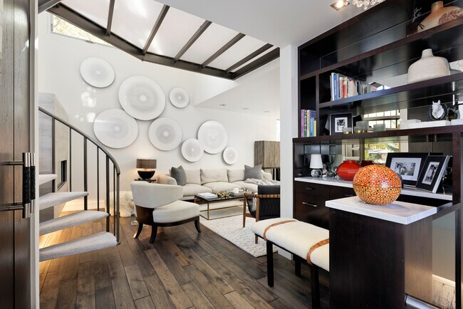 Photo - 315 W Hyman Ave