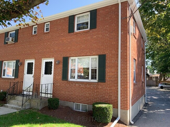 Building Photo - 9 Heath Rd