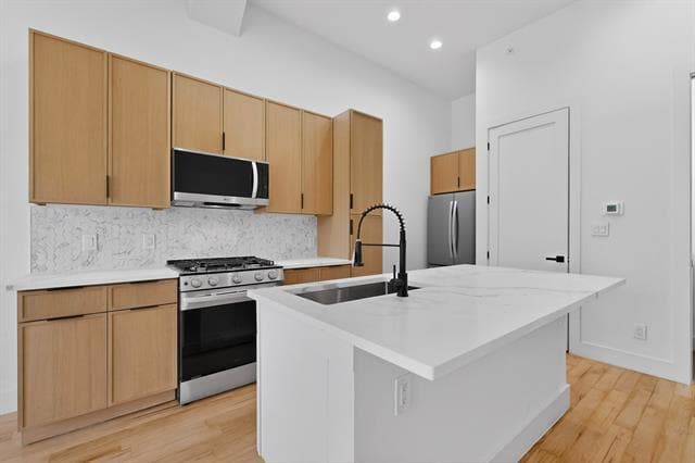 Building Photo - 2080 Kelly Ave Unit 109