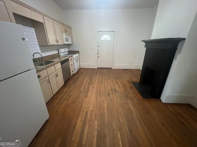 Photo - 6123 West St