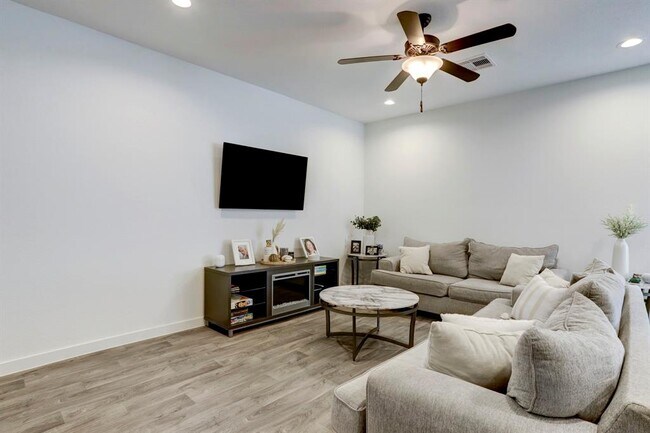 Photo - 4003 Beltingham Bend Wy