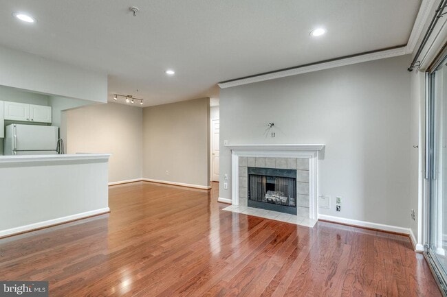 Photo - 20311 Beechwood Ter Unit 202
