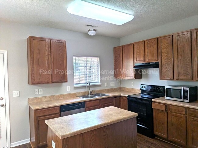 Photo - 112 Graystar Rd