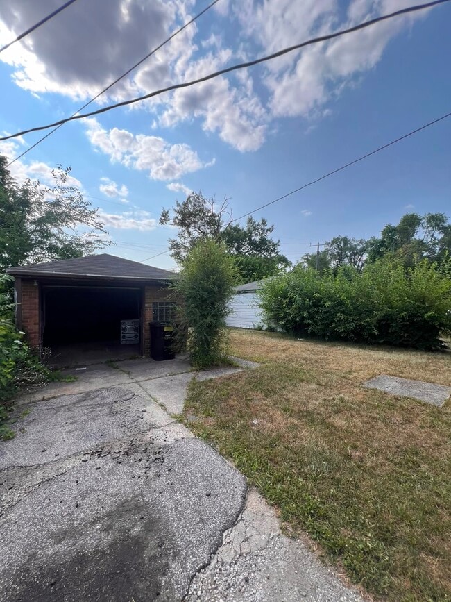 Photo - 18433 Conley St