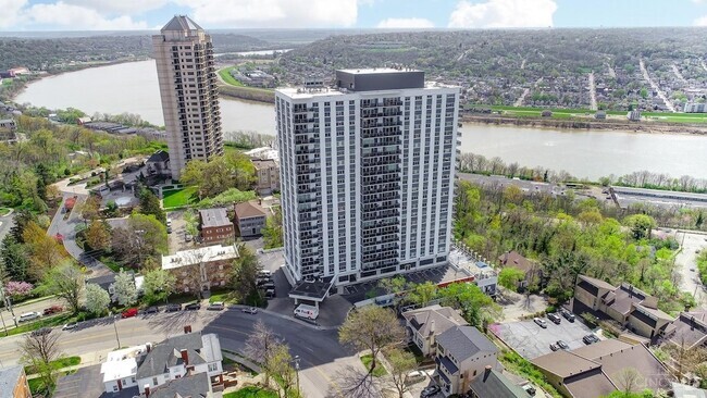 Building Photo - 2200 Victory Pkwy Rental