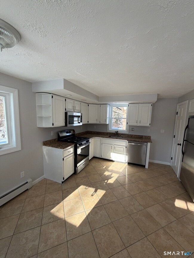 Photo - 610 Ives Row