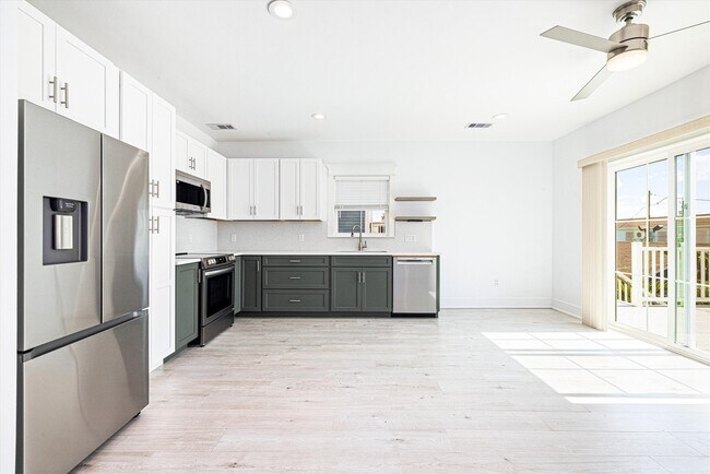 Photo - 2817 Avenue Q