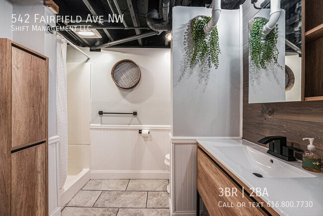 Photo - 542 Fairfield Ave NW