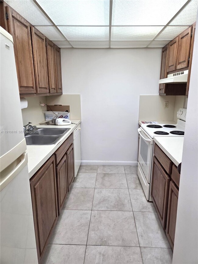 Photo - 1623 Collins Ave Unidad 614