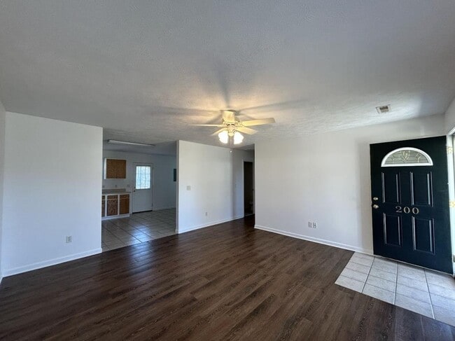 Photo - 200 Henry St