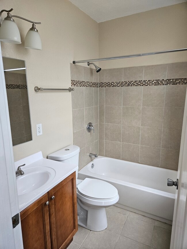 Building Photo - 110 S Fond du Lac Ave Unit Apt 5