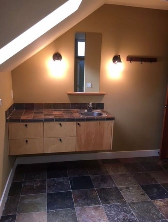 Photo - 4 BD/3.5 Bath home available 05/10/2026 in the South Hills