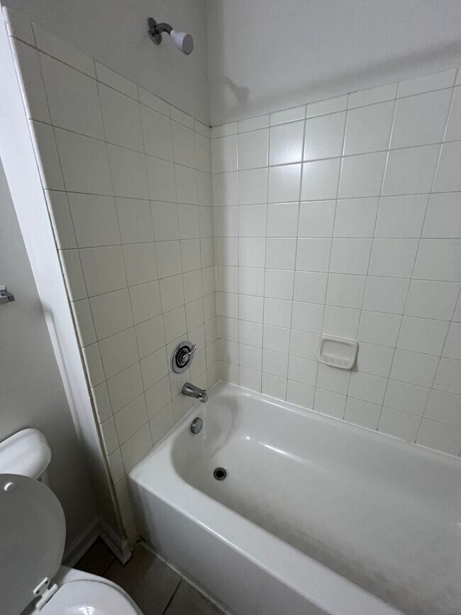 Photo - 16-1611 Summers Unidad 16-1611 - B