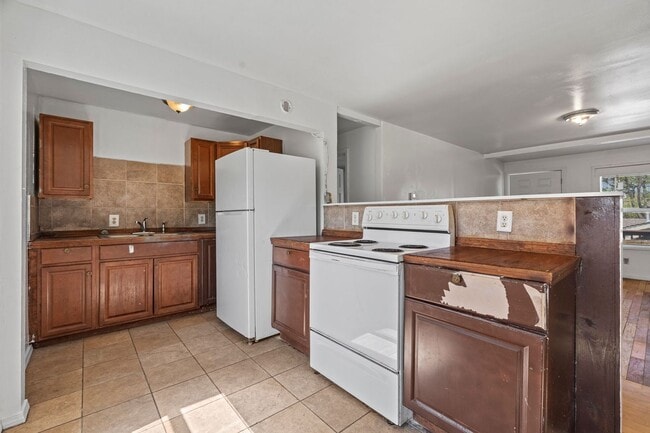 Photo - 5218.5 Elm St