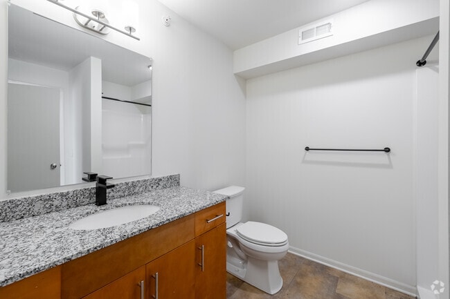2BR, 2BA - 960SF - Primary Bathroom