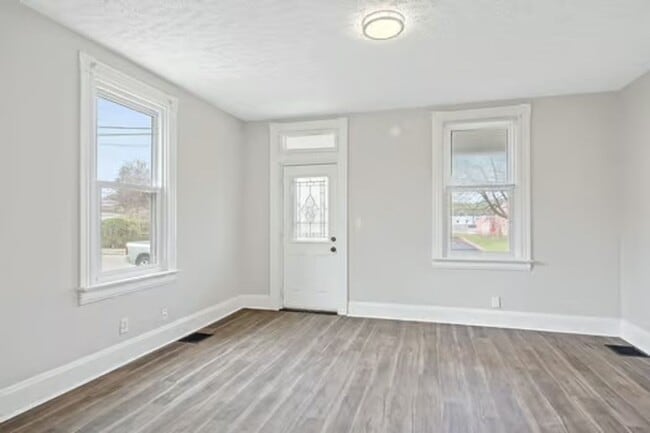 Photo - ST BERNARD - Charming 2 bed 1 bath fully renovated.