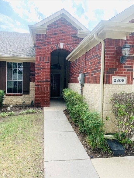 Photo - 2808 Mott St