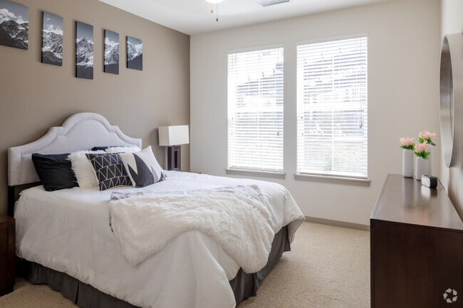 1BD, 1BA - 805SF