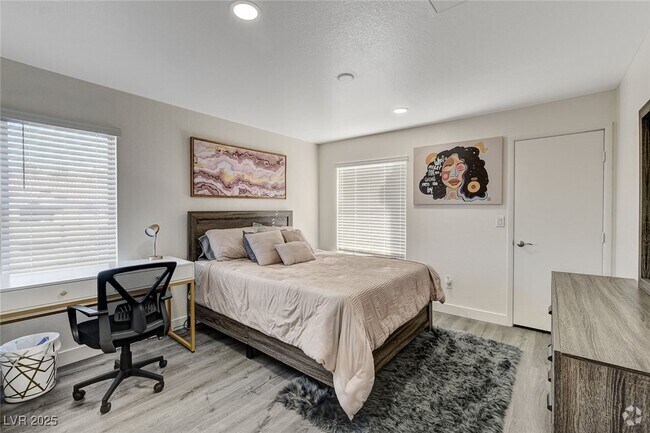 Building Photo - 2300 E Silverado Ranch Blvd Unit 2008 Rental